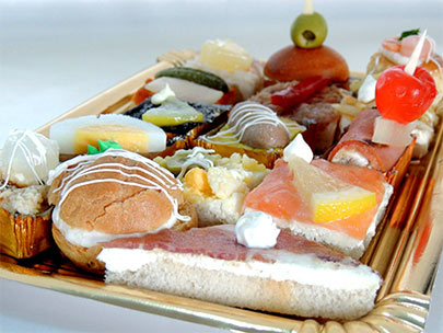 Por qué triunfan los canapés en los caterings